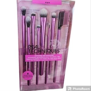 New Real Techniques eyeshadow brushes